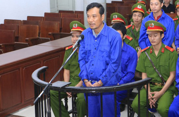 Sếp đường sắt kháng cáo kêu oan Bị cáo Trần Quốc Đông, nguyên Phó Tổng giám đốc Tổng công ty Đường sắt Việt Nam, nguyên Giám đốc RPMU tại phiên tòa xét xử sơ thẩm tháng 10/2015. Ảnh: Doãn Tấn