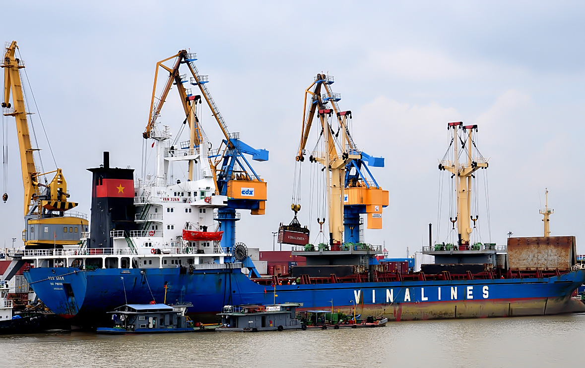 Minh bạch hoạt động doanh nghiệp nhà nước, cần có chế tài đủ mạnh Công khai tình hình hoạt động của doanh nghiệp nhà nước sẽ tạo tiền đề tốt cho công cuộc cổ phần hóa. Ảnh: Lê Tiên